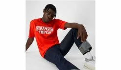 Champion X Stranger Things Men´s T-Shirt Red -shooos shop 217791 rs033 0